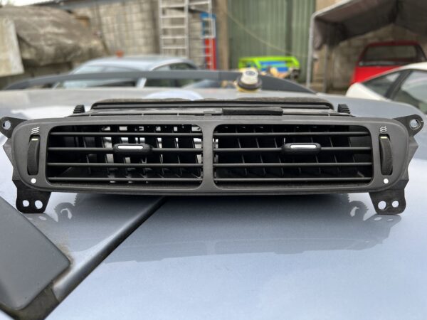 X-Type Dash Vent SHATTERED