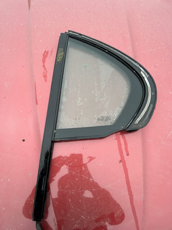 Jaguar X-Type Rear Left Quarter Window CRACKED