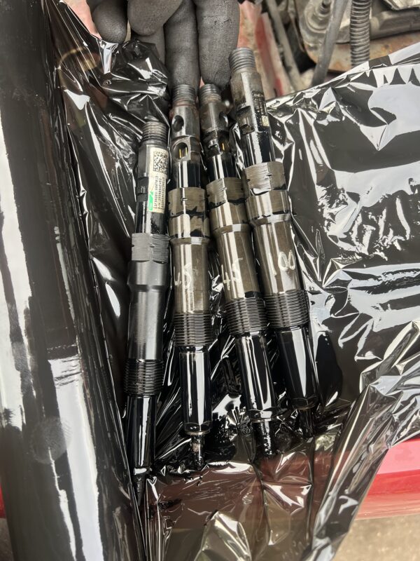 Set of Four (4) Z501 Injectors NEEDS REFURB