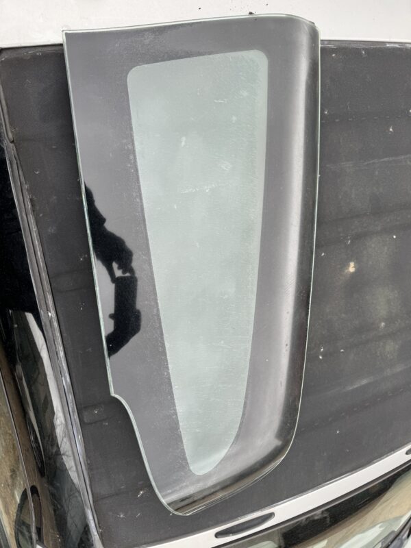 Smart 452 Quarter Window LEFT NO SEAL