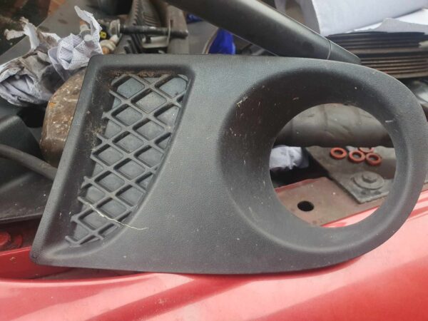 Fog Light Cover Left NO CLIP