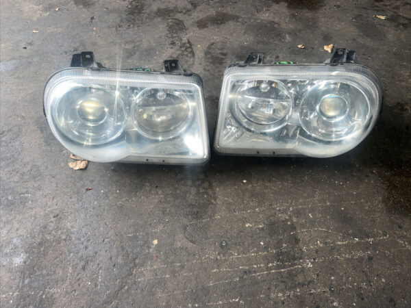 300C Headlight Pair NOT WORKING