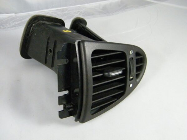 Dash Vent Right BROKEN ADJ
